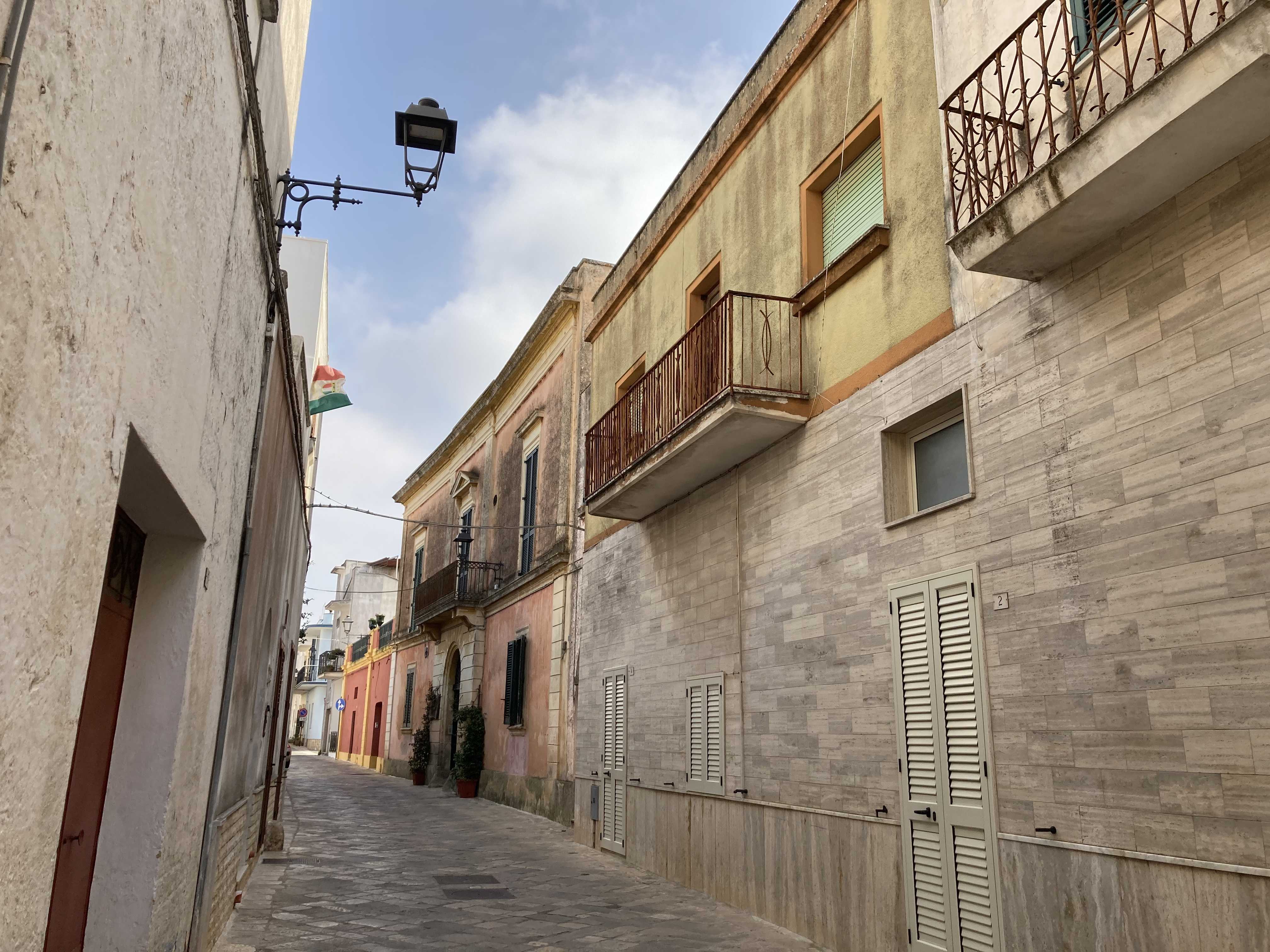 Salento, Salve, centro storico bilocale ed accessori con balcone.